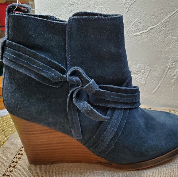 Diba Distressed Navy Blue Suede Leather Wedge Booties sz 8.5 - Picture 5 of 10